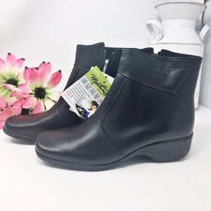 NWT Martino Canada Weatherproof Black Boots Sz 7.5